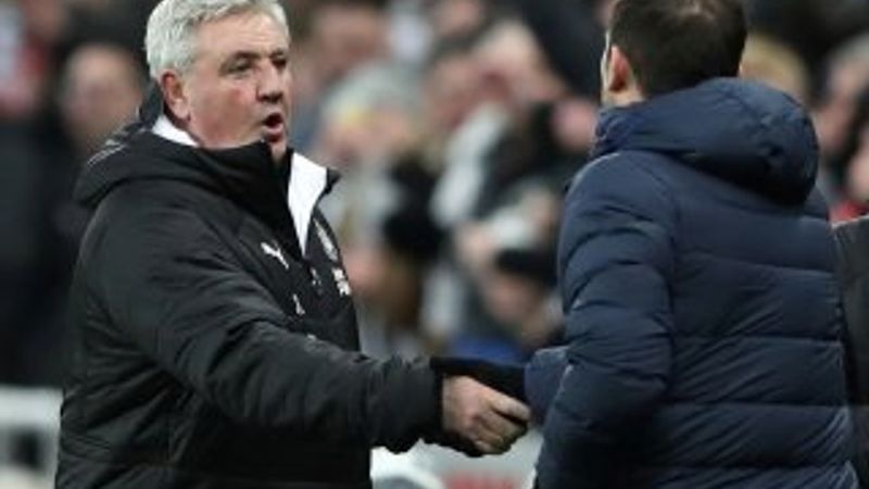 Premier Lig maçları öncesinde el sıkışma yasaklandı