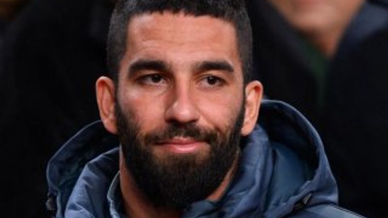 Arda Turan halı sahada görüntülendi