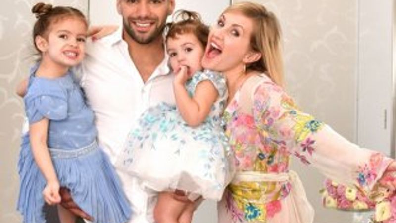 Falcao ve ailesinden dans şov