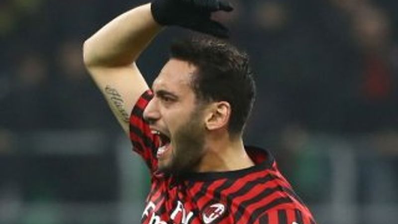 Napoli, Hakan'ın peşinde