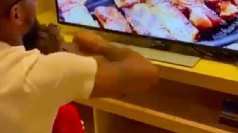 Boateng'in evde 'sanal mangal' keyfi