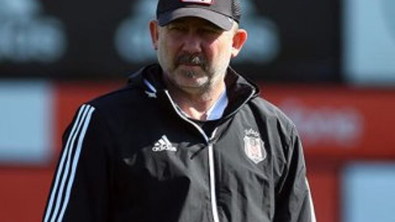 Sergen Yalçın takımda kalacaklara karar verdi