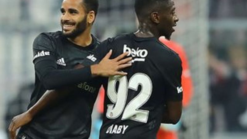 Douglas Beşiktaş'tan ayrılıyor