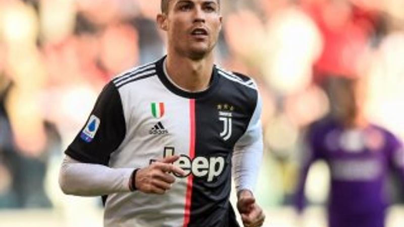 Ronaldo, 'ilk milyar dolarlık futbolcu' oldu