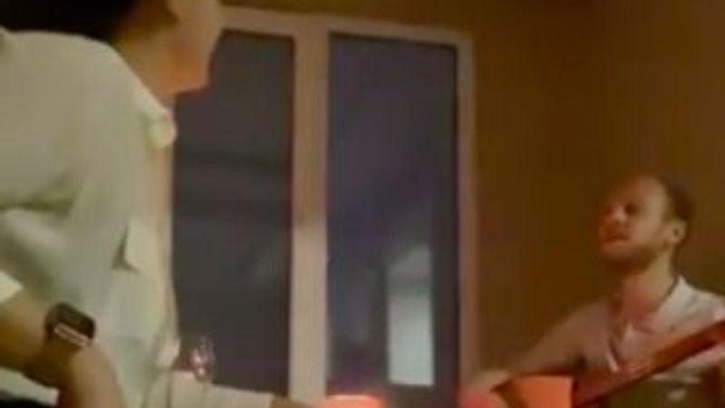 Semih Kaya karantina günlerinde türkü söyledi