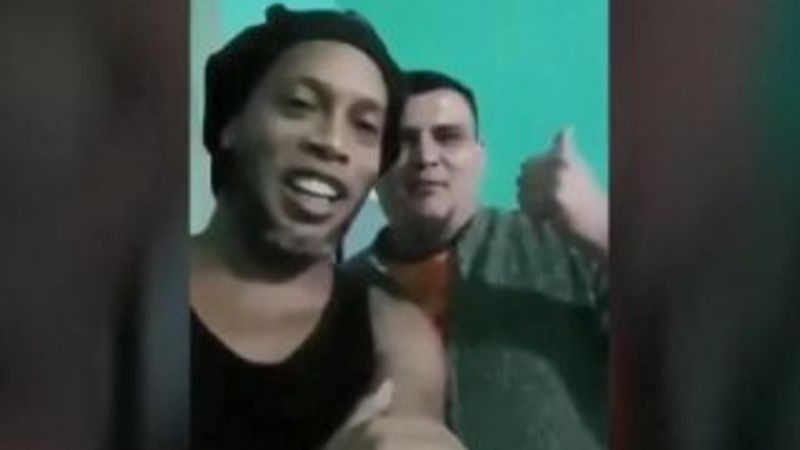 Ronaldinho'dan hapishanede ailesine videolu mesaj