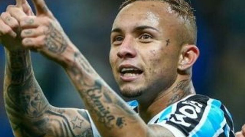 Everton, Everton'ın peşinde