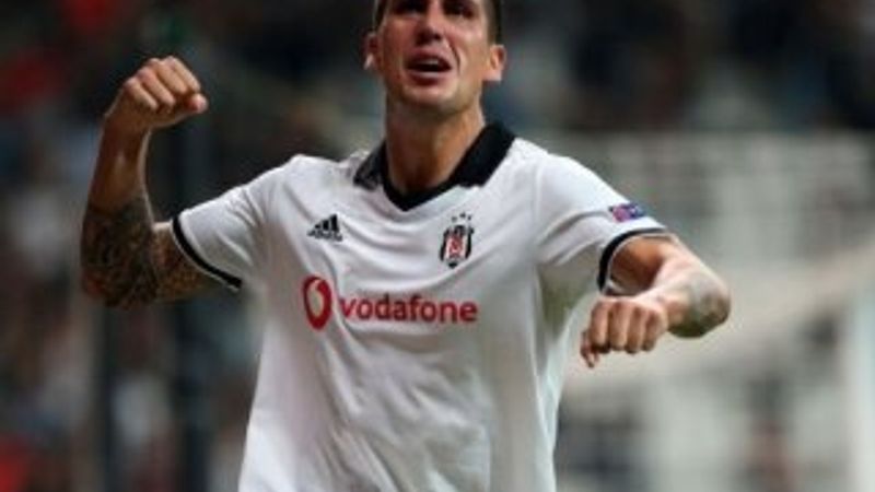 Beşiktaş'ta 'borçsuzluk kağıdı' krizi