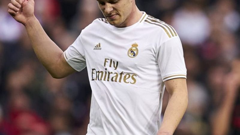 Luka Jovic'in ayağı kırıldı