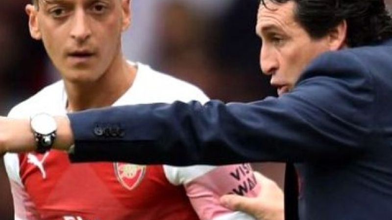 Emery: Mesut Özil'in kaptan olmasını futbolcular istemedi
