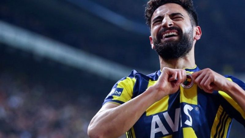 Fenerbahçe Mehmet Ekici'yle el sıkıştı