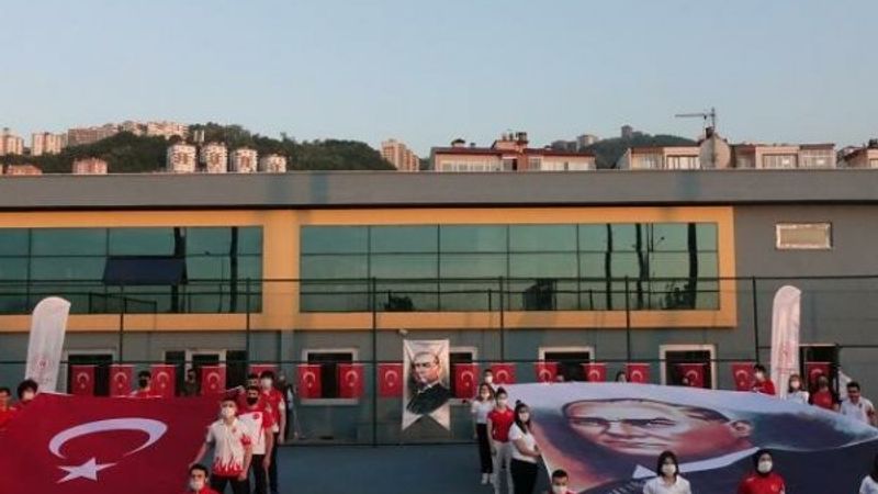 Süper Lig'den 17 takım Gençlik Marşı'nı söyledi