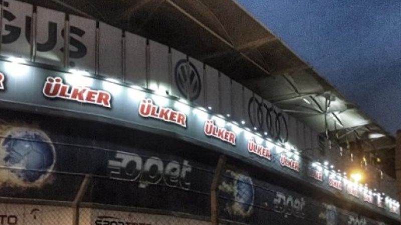 Fenerbahçeli taraftarlardan Caner-Gökhan pankartı