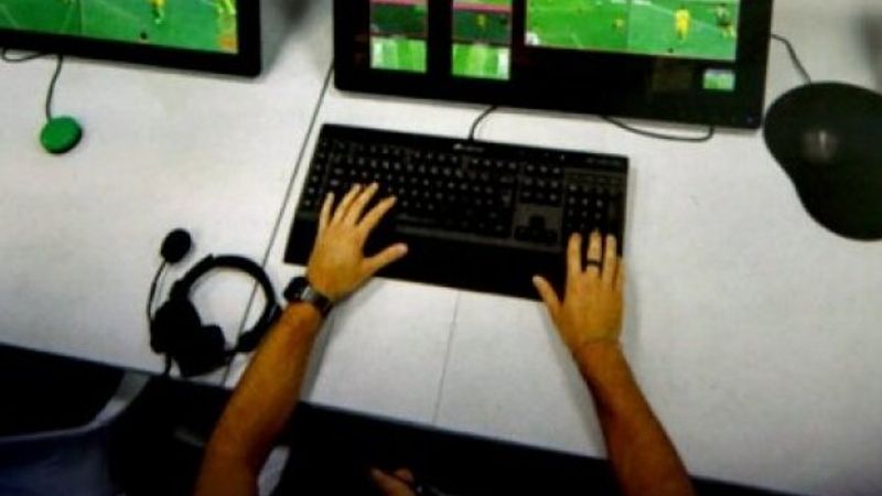 VAR hakemleri de maske takacak