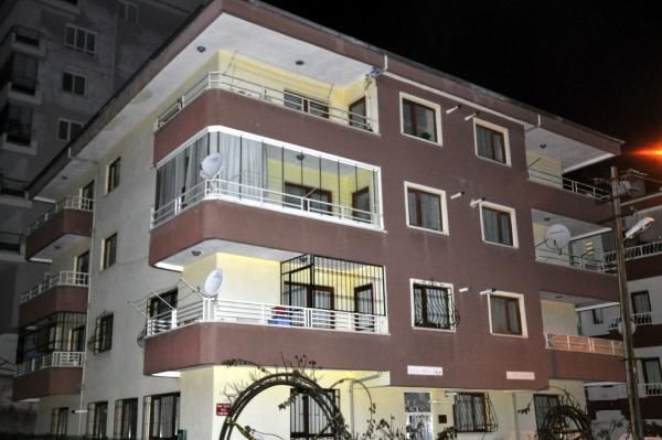 Başkentte toprak kayması 2 apartman tahliye edildi Başkentte toprak kayması 2 apartman tahliye edildi