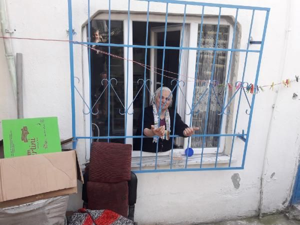 Evlerin altından para atan kişi yine ortaya çıktı