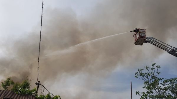 Manisa'da tarihi ev kül oldu