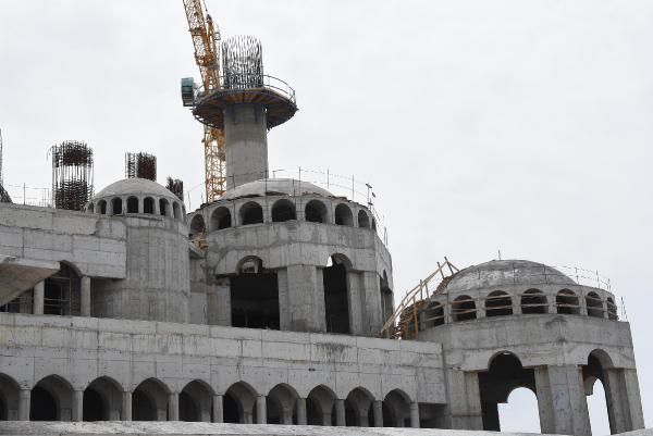 İzmir'de yapılan 15 bin kişilik caminin yüzde 90'ı bitti