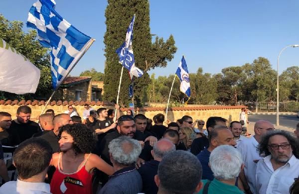 Güney Kıbrıs'taki Maraş eyleminde Türklere linç girişimi
