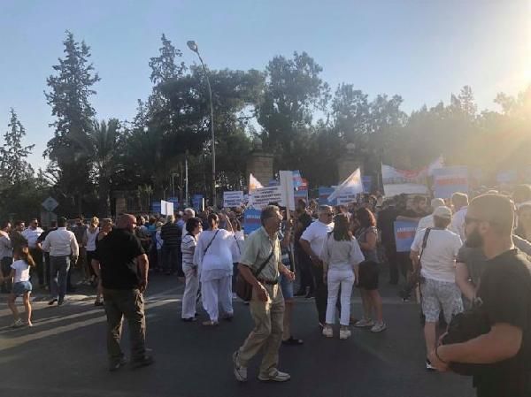 Güney Kıbrıs'taki Maraş eyleminde Türklere linç girişimi