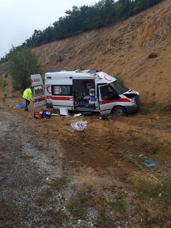 Yozgat’ta ambulans kaza yaptı 1�i bebek 5 yaralı