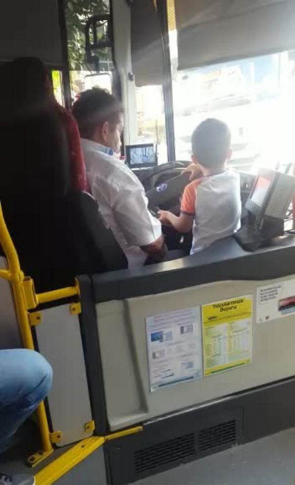 Çocuğa otobüs kullandıran şoför yakalandı