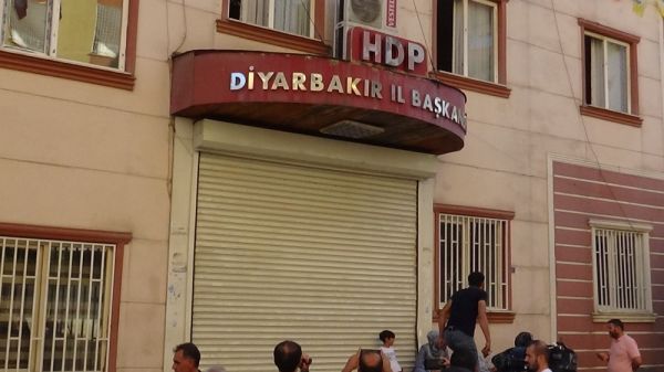 HDP önünde eylem yapan aile sayısı 4'e yükseldi