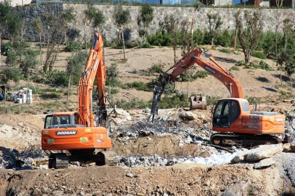 Bodrum’da kaçak yapıların yıkımı devam ediyor