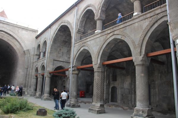 Erzurum'da tarihi medrese içerisinde klima 