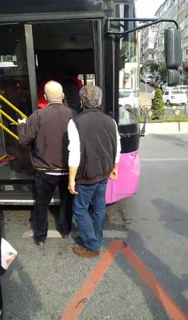 İstanbul’da otobüs şoförü kavga ettiği yolcuyu almadı