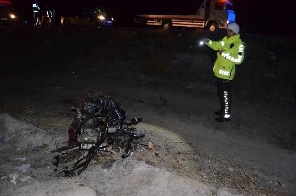 Aksaray'da otomobil, tırla çarpıştı: 3 ölü