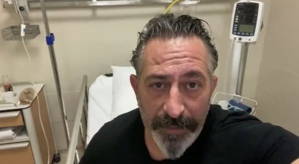 Cem yılmaz 23 nisan'a özel reklamda oğluyla oynadı Cem Yılmaz gösteriye çıkarken rahatsızlandı