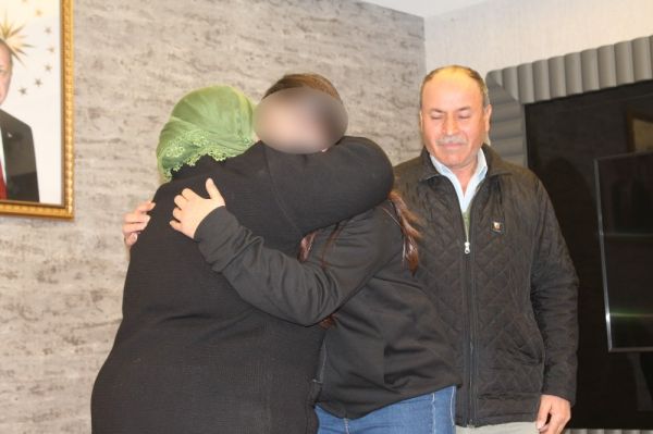 PKK'dan kaçan Mekiye ailesine kavuştu