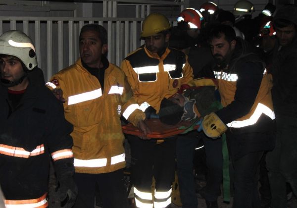 Elazığ'da 12 yaşındaki çocuk, 5 saat sonra enkazdan sağ çıkarıldı