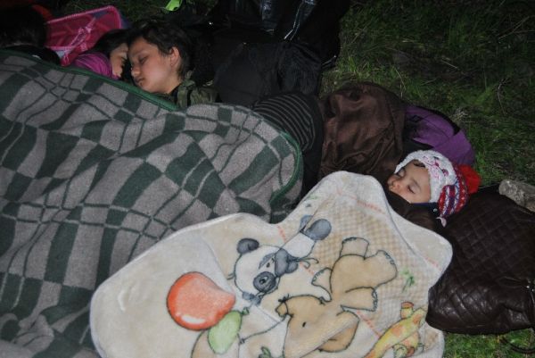 Yunanistan'a geçen sığınmacılar, darbedilip gasbedildi