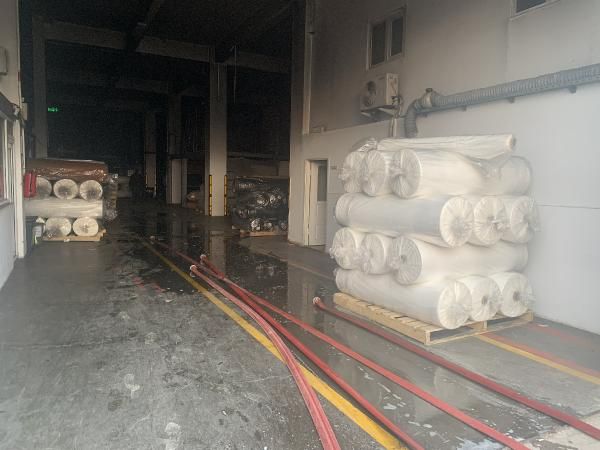 Tuzla'da kumaş fabrikasında yangın; mahsur kalan 5 işçi kurtarıldı -1