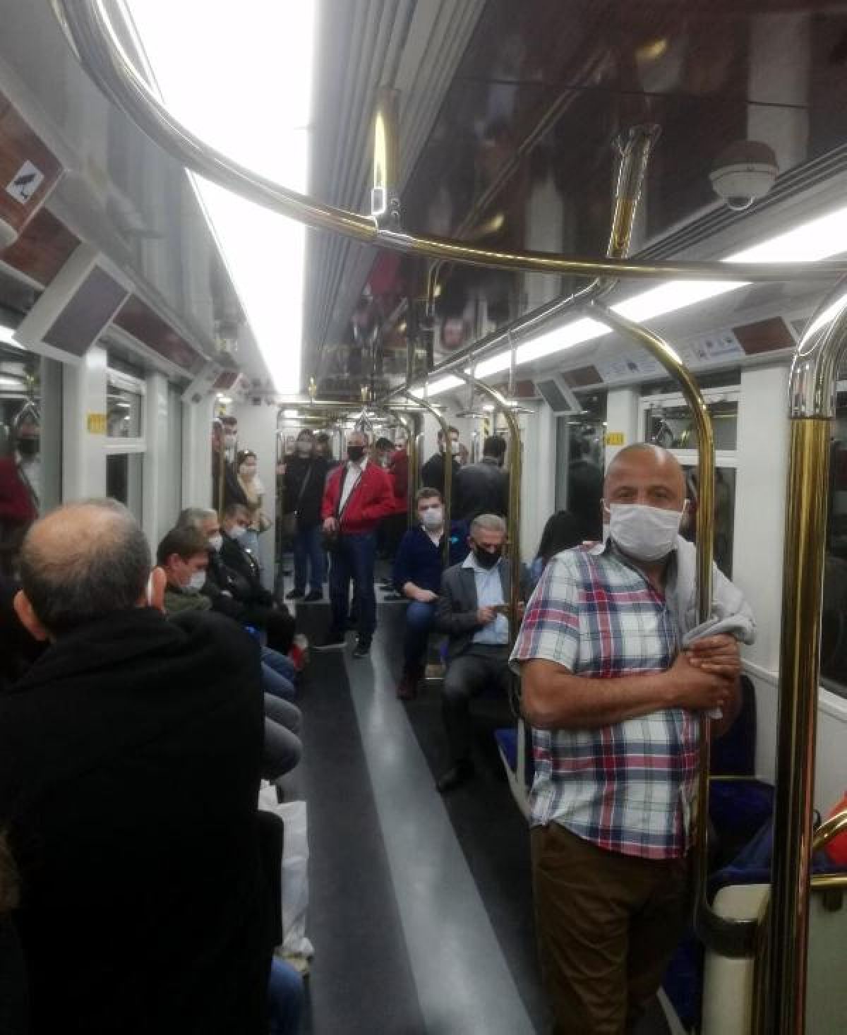 İzmir'de, metroda doluluk tepkisi -2