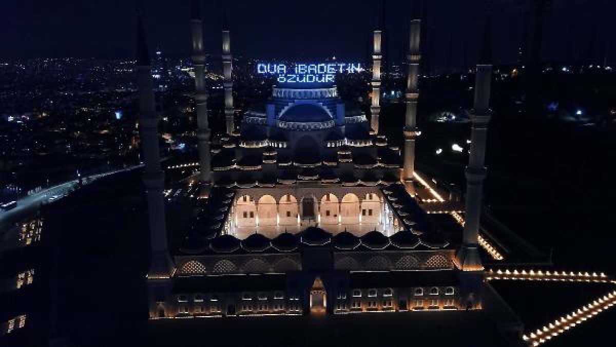 Çamlıca Camisi'nin Ramazan mahyası havadan görüntülendi -8