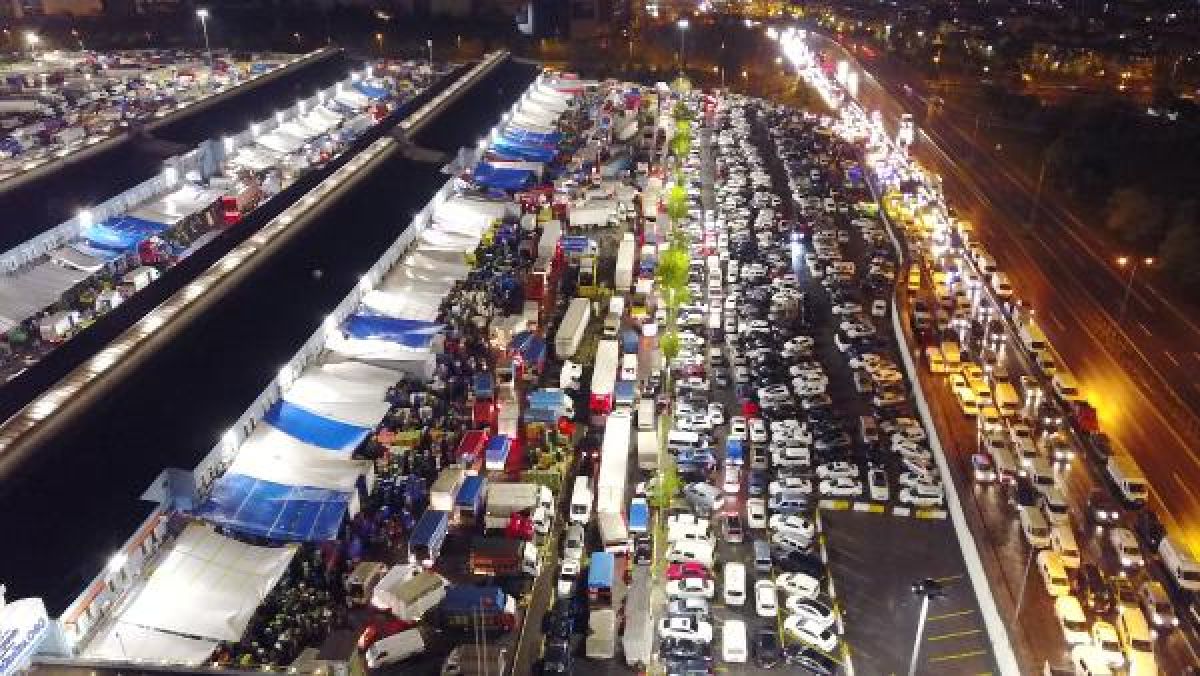 Bayrampaşa Sebze ve Meyve Hali gece doldu taştı