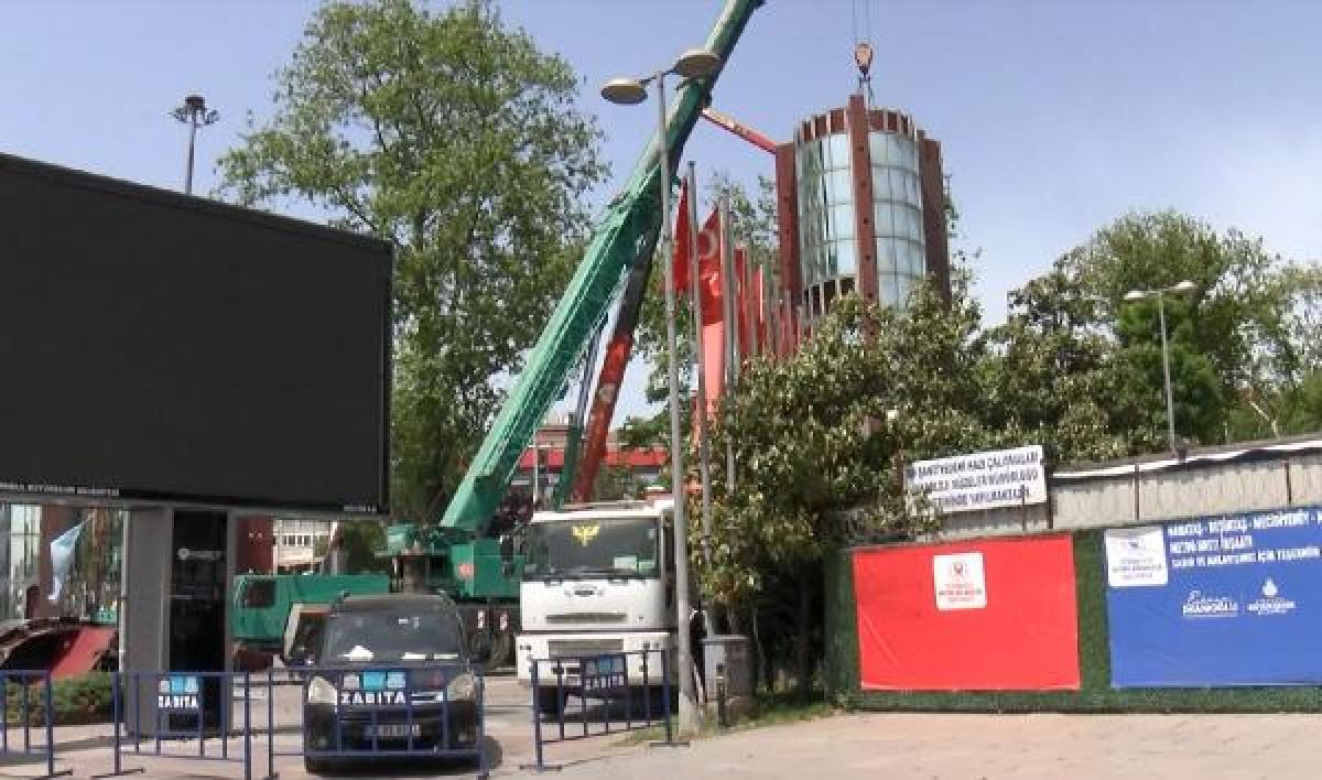 Beşiktaş Meydanı'ndaki Atatürk Anıtı kaldırılıyor -5