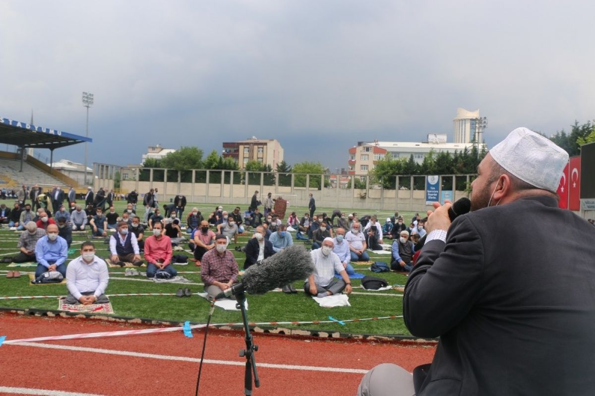 İstanbul’da dev stadyumda cuma namazı #2