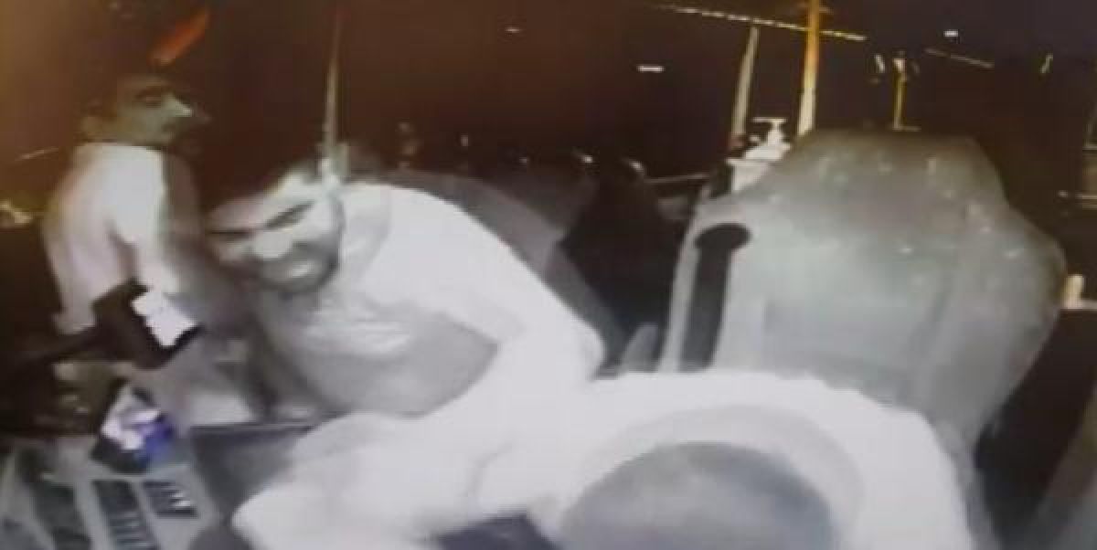 Mersin'de 2 kişi maske uyarısı yapan şoförü darbetti #5