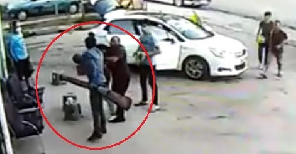 Ankara da eşi tarafından silahla kovalanan kadını esnaf kurtardı #2