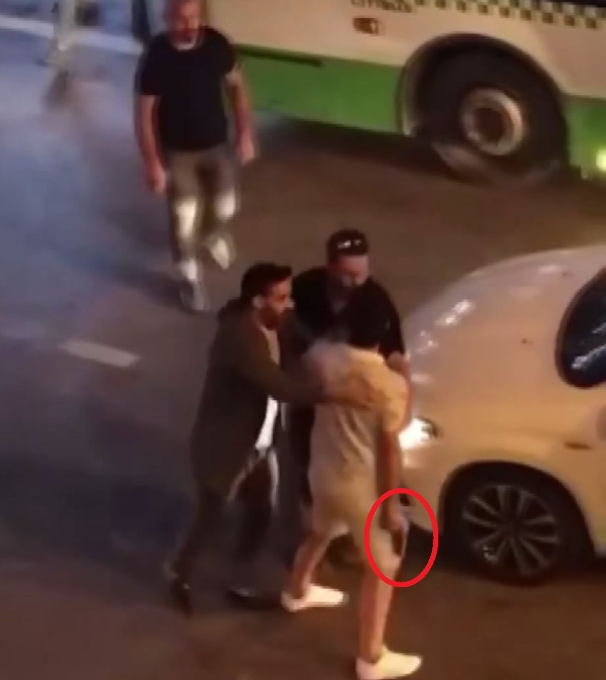 In Bursa, he walked with his pistol towards the driver in a fight to give way # 1