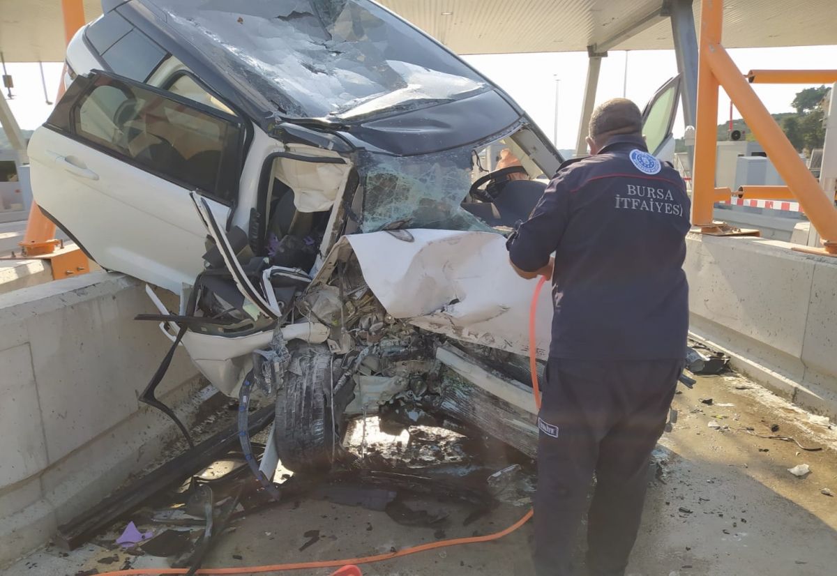 Accident # 4 where a luxury jeep crashes into a concrete barrier at highway toll booths