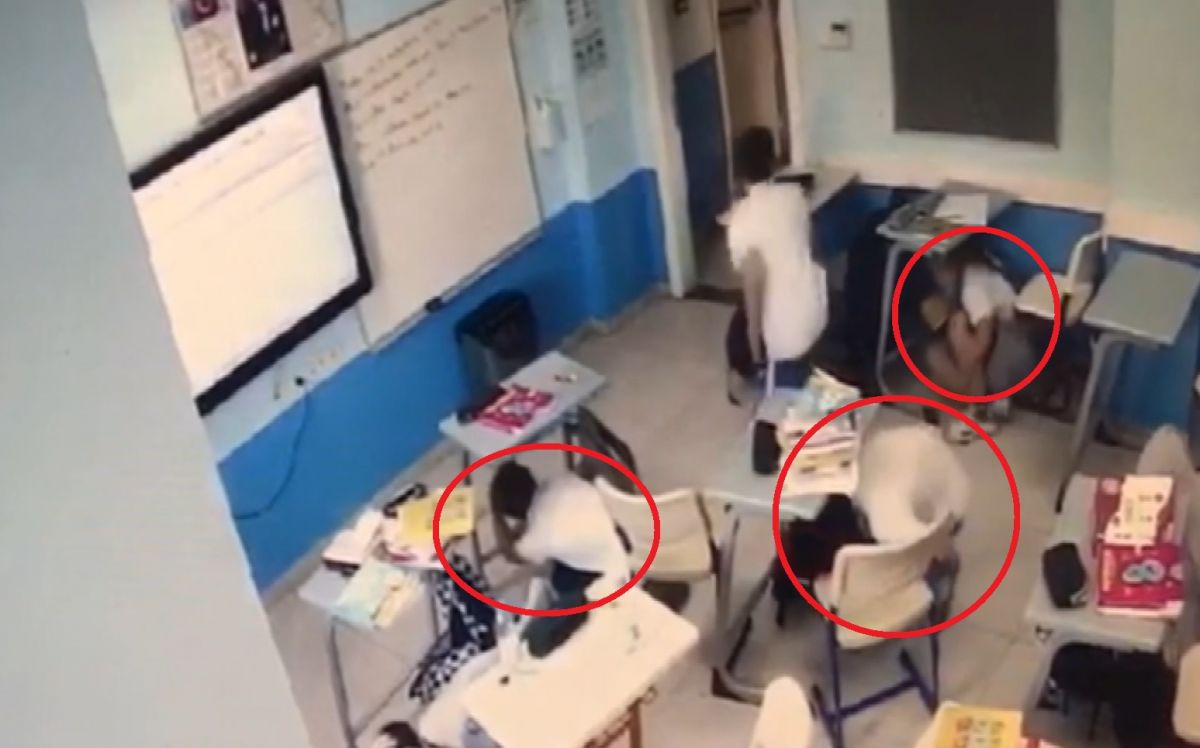 Students caught in Izmir earthquake at school # 3