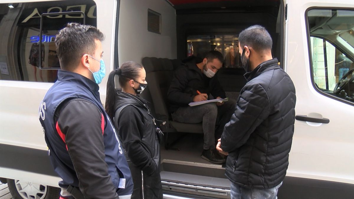 İstiklal Caddesi nde maske denetimi: Maskeye inanmıyorum #5