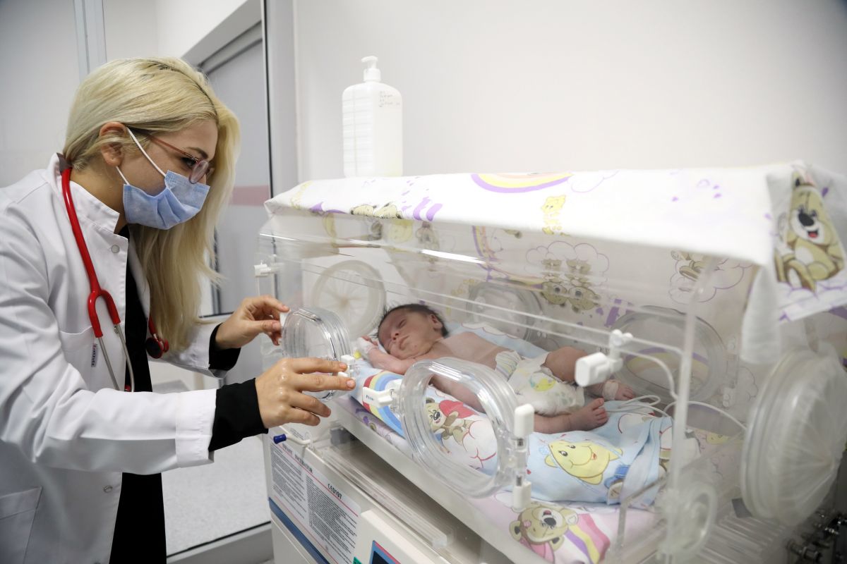 Baby born in Antalya with all internal organs reversed #5