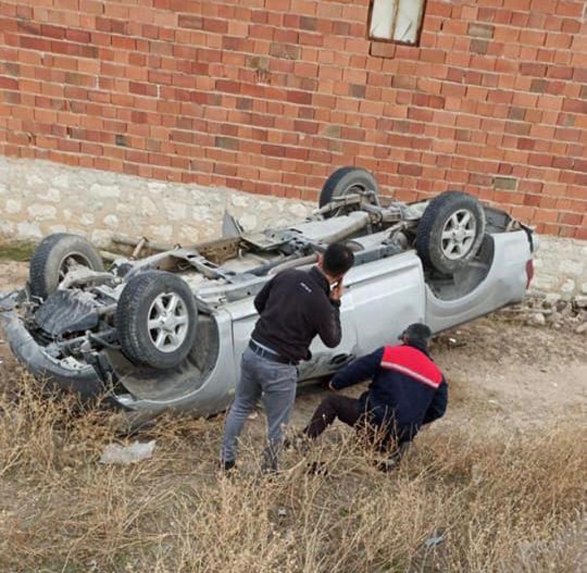 The driver, who jumped out of the cartwheeling van in Konya, flew to the roof of house # 1