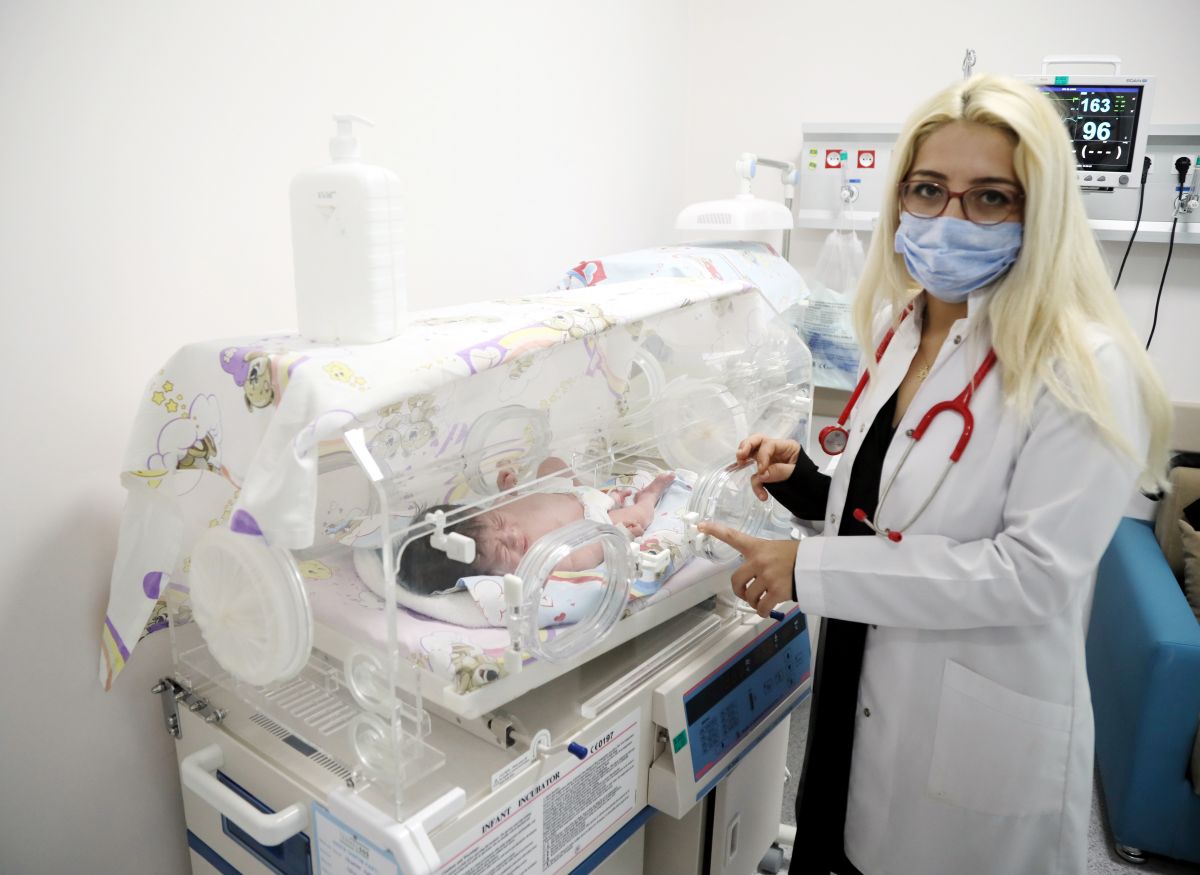 Baby born in Antalya with all internal organs reversed #4